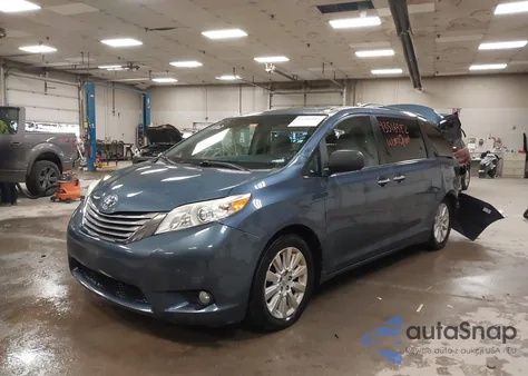 2015 Toyota Sienna Xle 7 Passenger z USA, uszkodzony, nr VIN 5TDDK3DC3FS122245